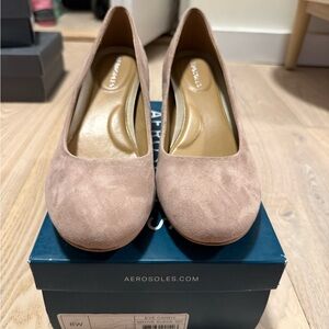 AEROSOLES Women's Suede Heels in Mauve (size 8W)